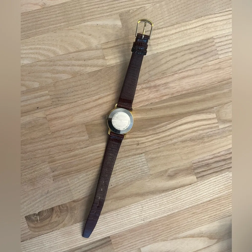 Bulova Accutron Ladies Watch RARE Vintage Gold Tone Case and Dial - Image 7