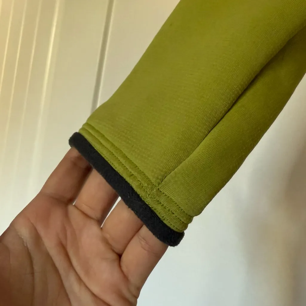 Arc'teryx soft shell Hooded Jacket with Zippered Pockets Green - Image 6