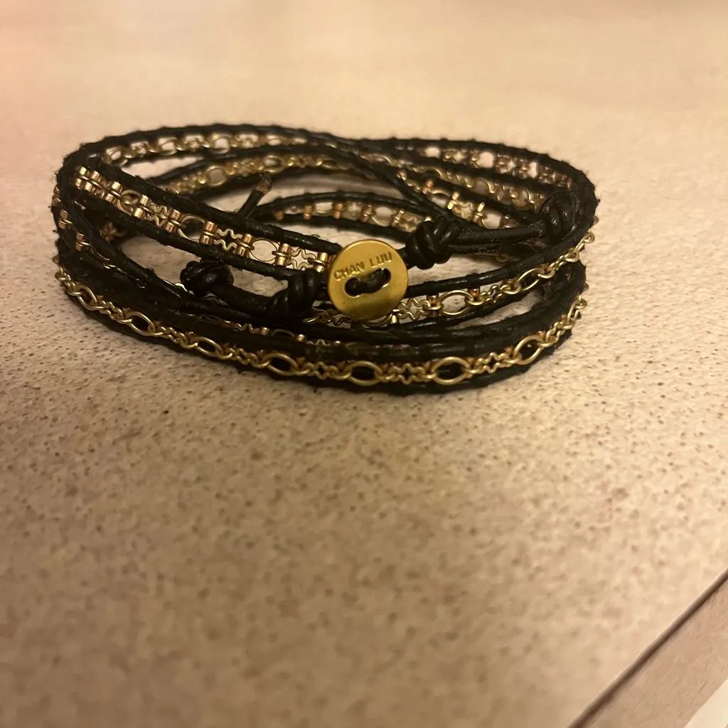 CHAN LUU BLACK AND GOLD LEATHER CHAIN WRAP BRACELET - Image 2
