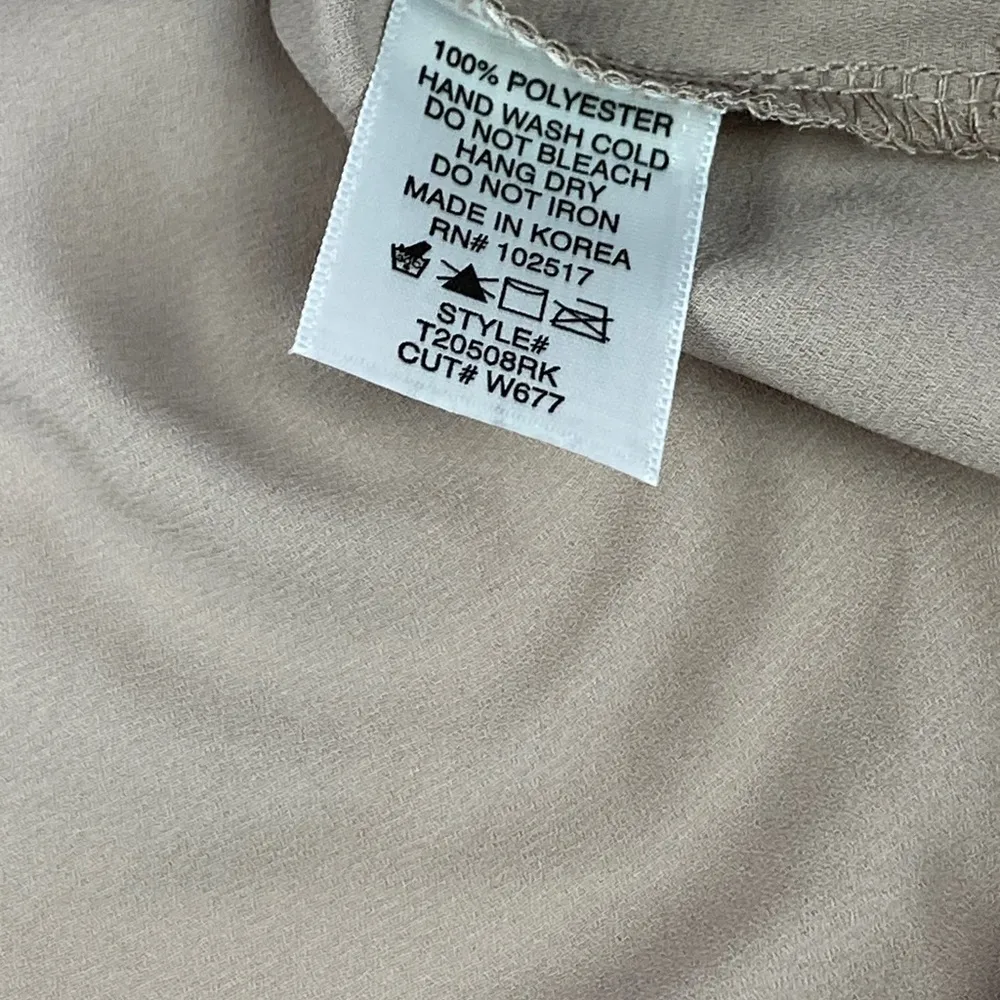 Soprano Beige Top NWOT Size M Short Sleeve Blouse - Image 9