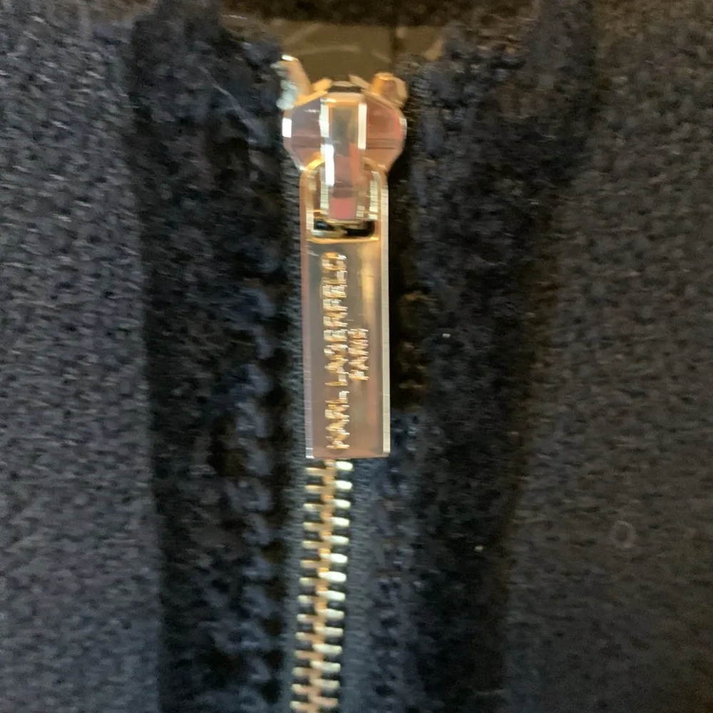 Karl LAGERFELD Paris Black Blazer with Fuzzy Trim Full Zip/Zippered Wrists Sz 6 - Image 3