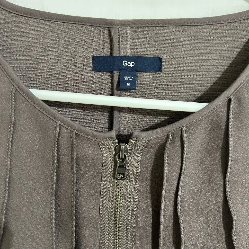 Gap  Chiffon Ruffle Zip Front Jacket‎ size medium - Image 2