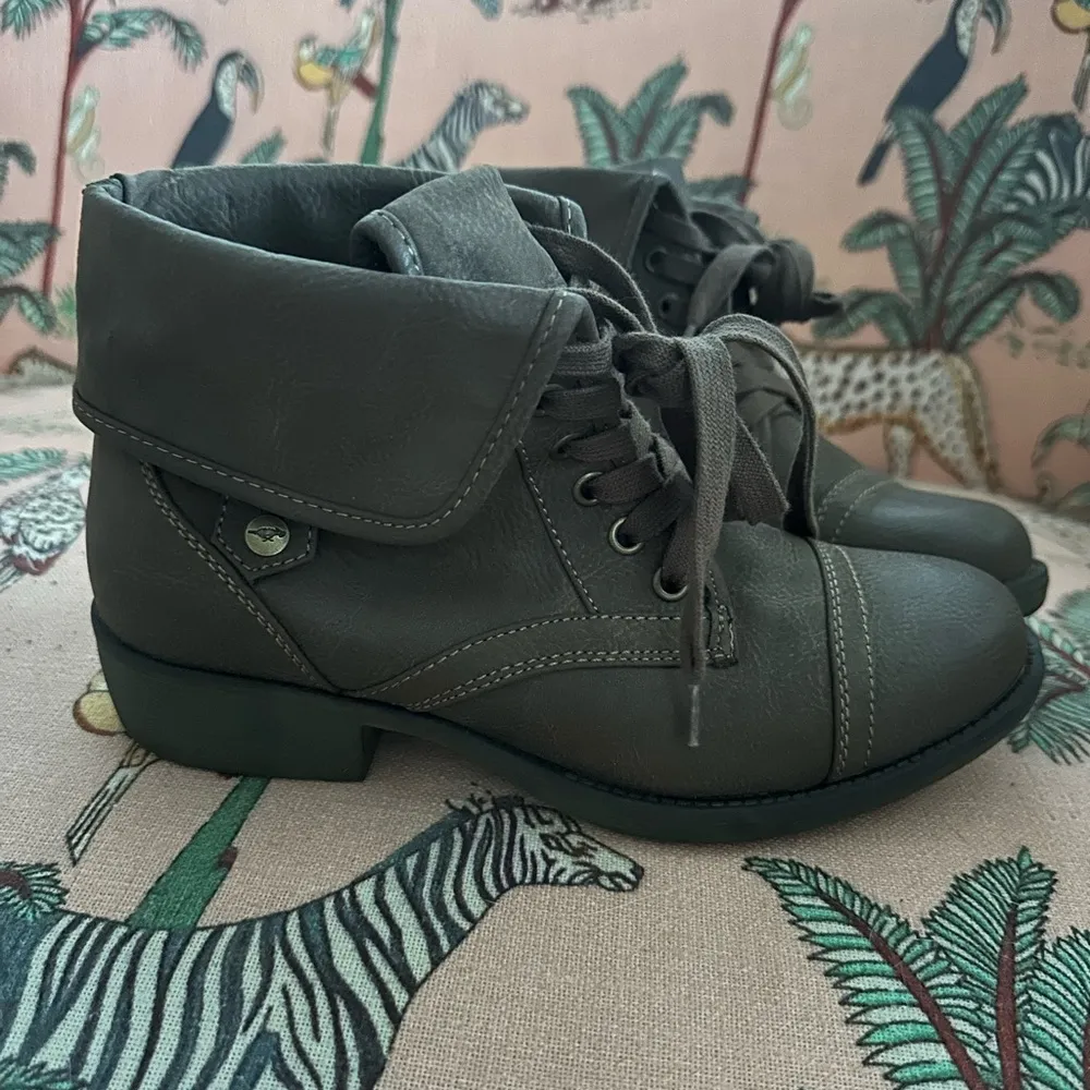 New Rocket Dog Brown Chunky Ankle Booties Women’s Lace Up Casual Boots Size 7M - Image 2