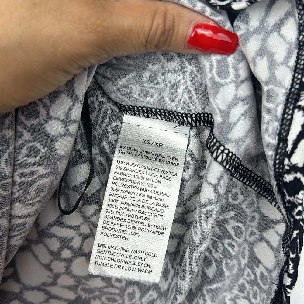 White House Black Market halter Sleeves top with black beaded neckline Sz XS - Image 6