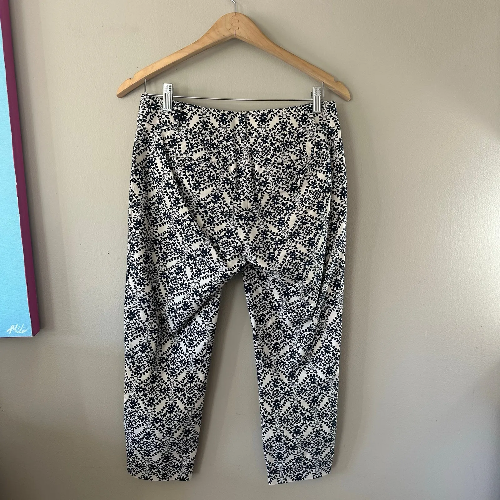 LOFT Floral Pattern Julie Capris Size 0P - Image 8