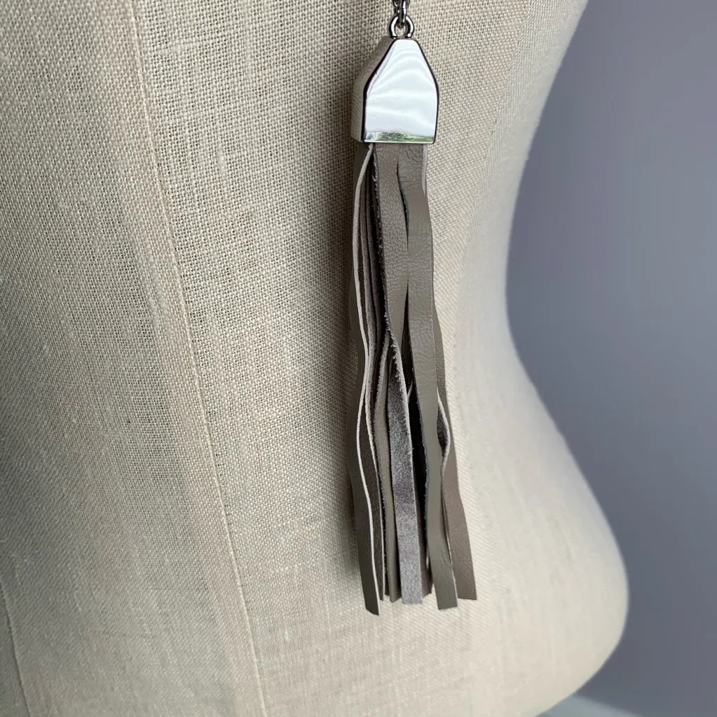 White House Black Market boho taupe leather tassel necklace silvertone chains - Image 6