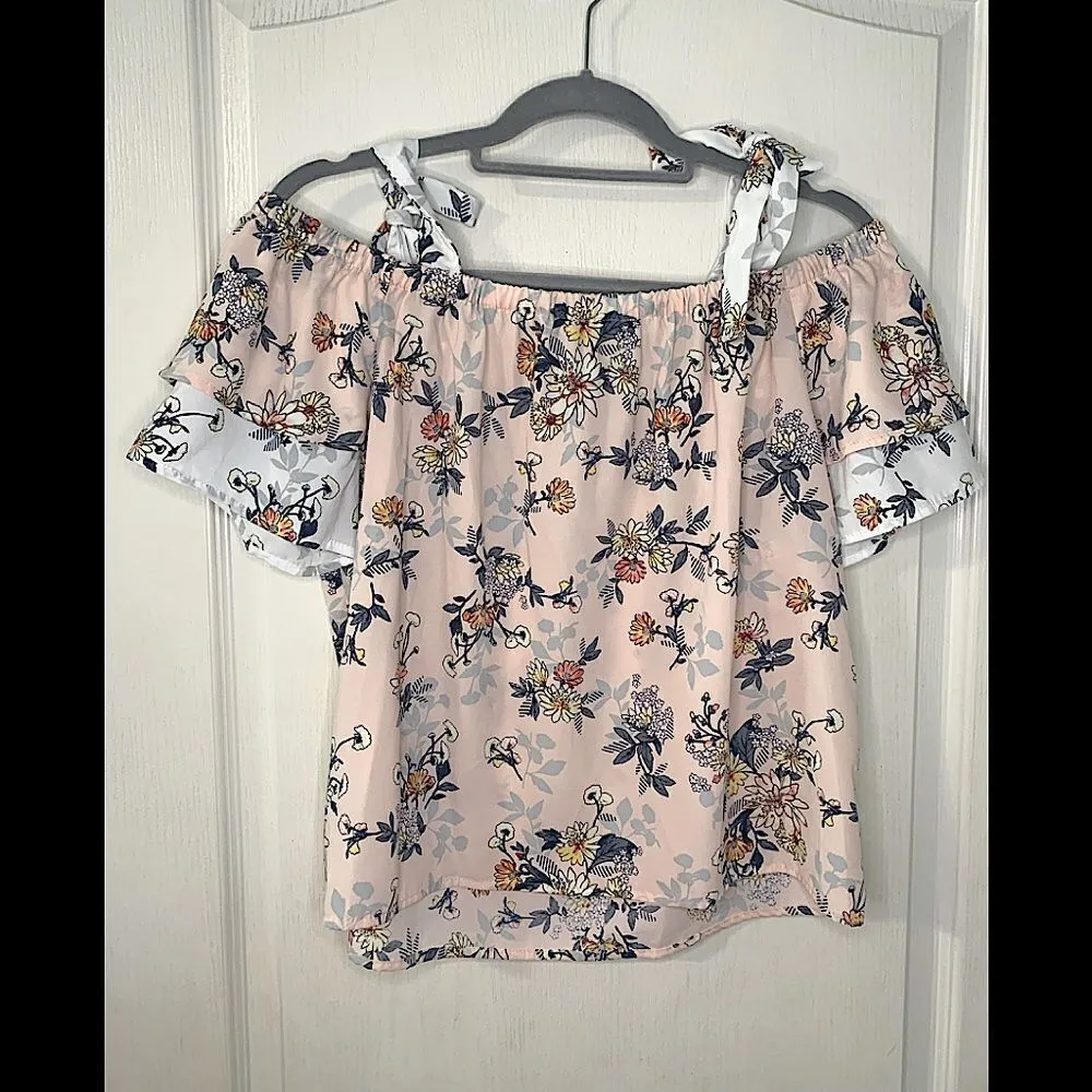 Skies are blue floral top size M‎ - Image 2