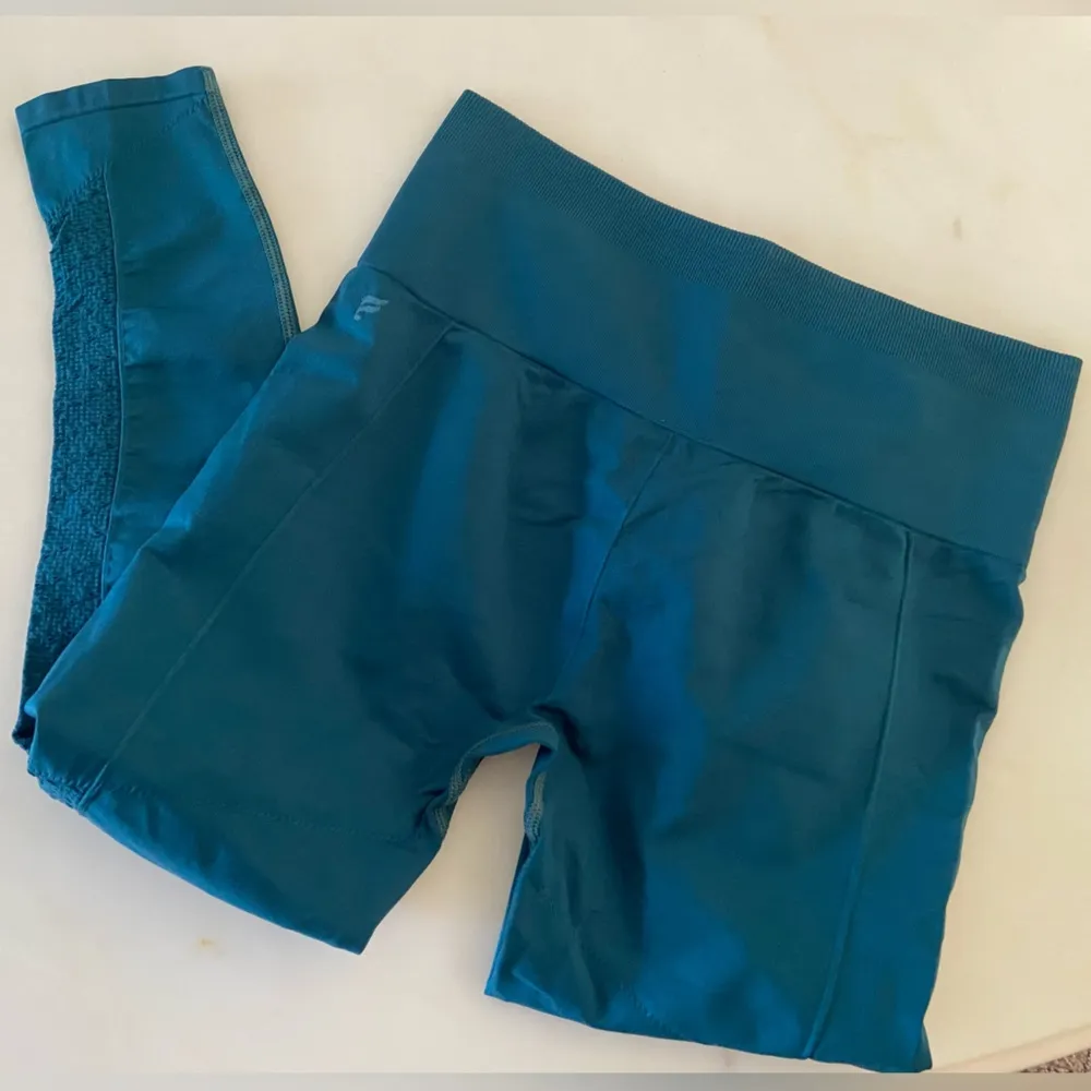 Fabletics Sync High Rise Perforated Teal Leggings Seamless size L - Image 5