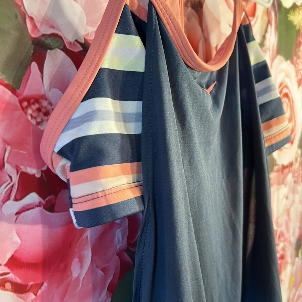 Nike  size m athletic top - Image 6