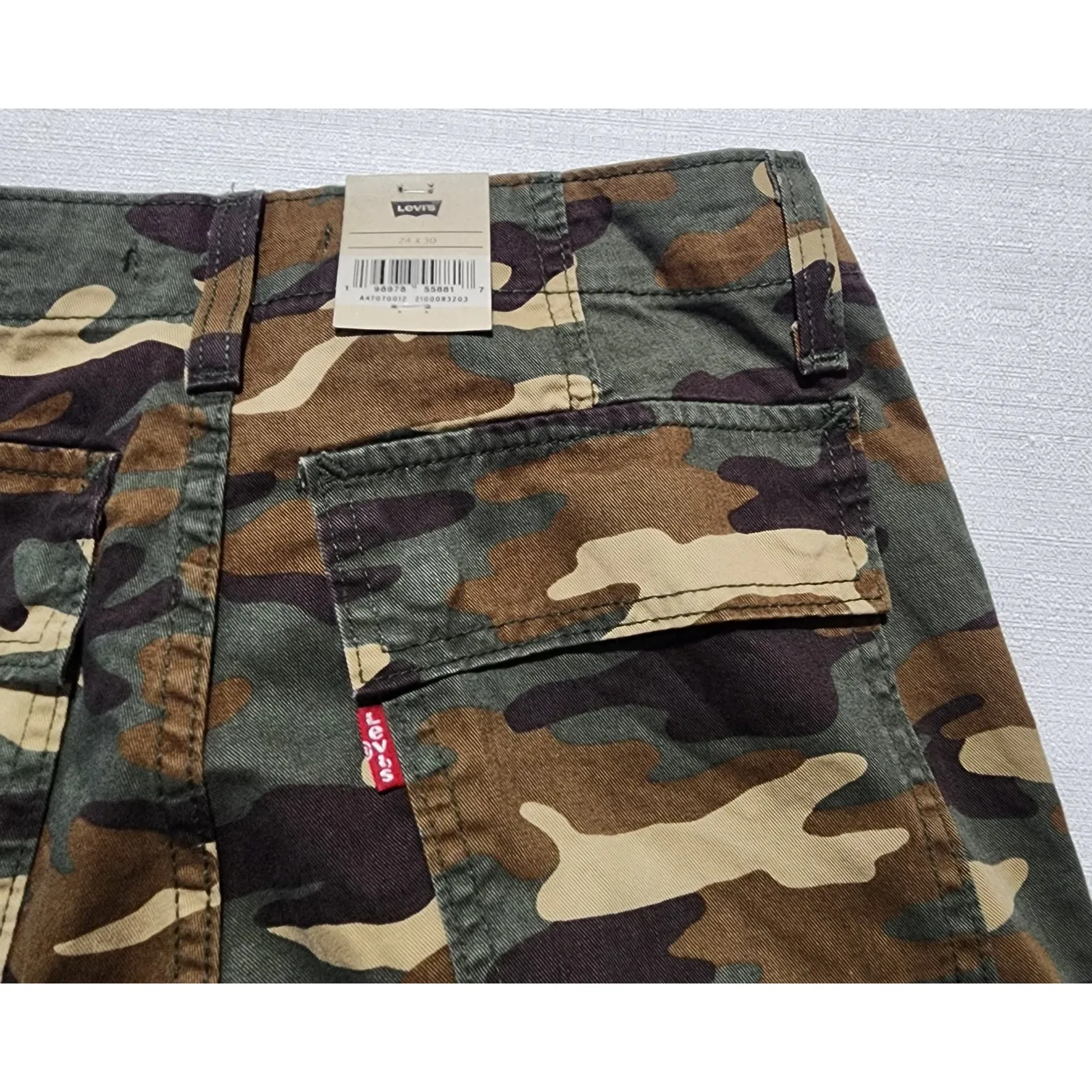 Levi's 94 baggy cargo mid rise loose hips and thigh 24''x30'' inches women's - Image 4