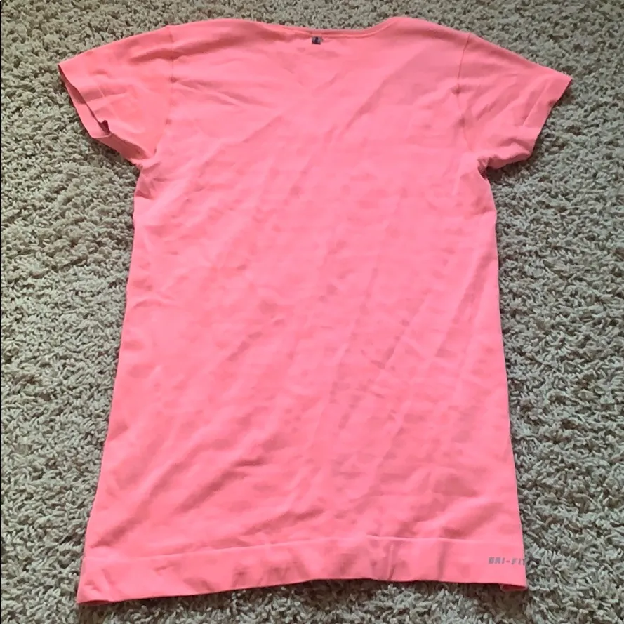 Nike small dri-fit shirt - Image 2