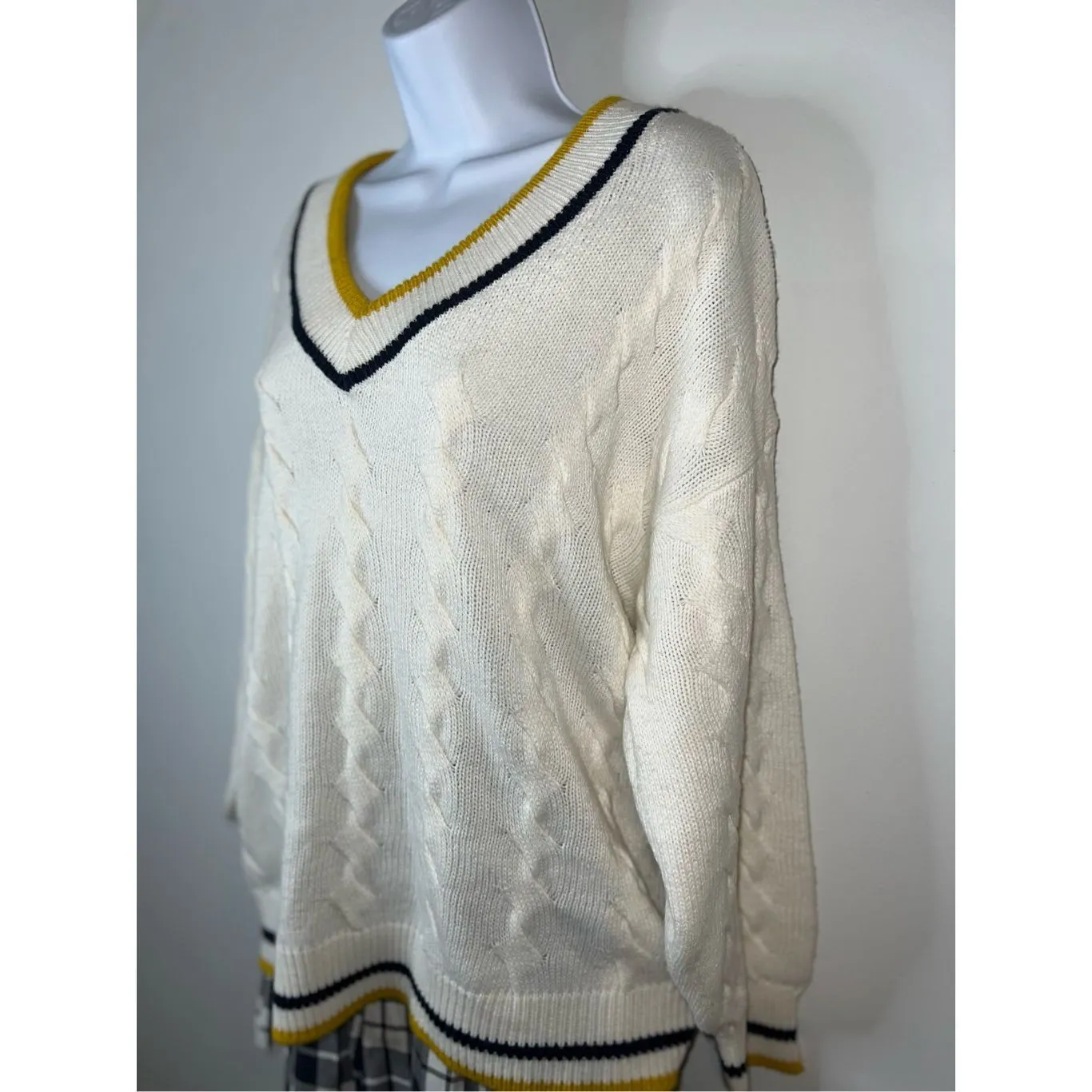 Women’s Cable Knit Twist V Neck Sweater Varsity Cream/blue/yellow M - Image 3