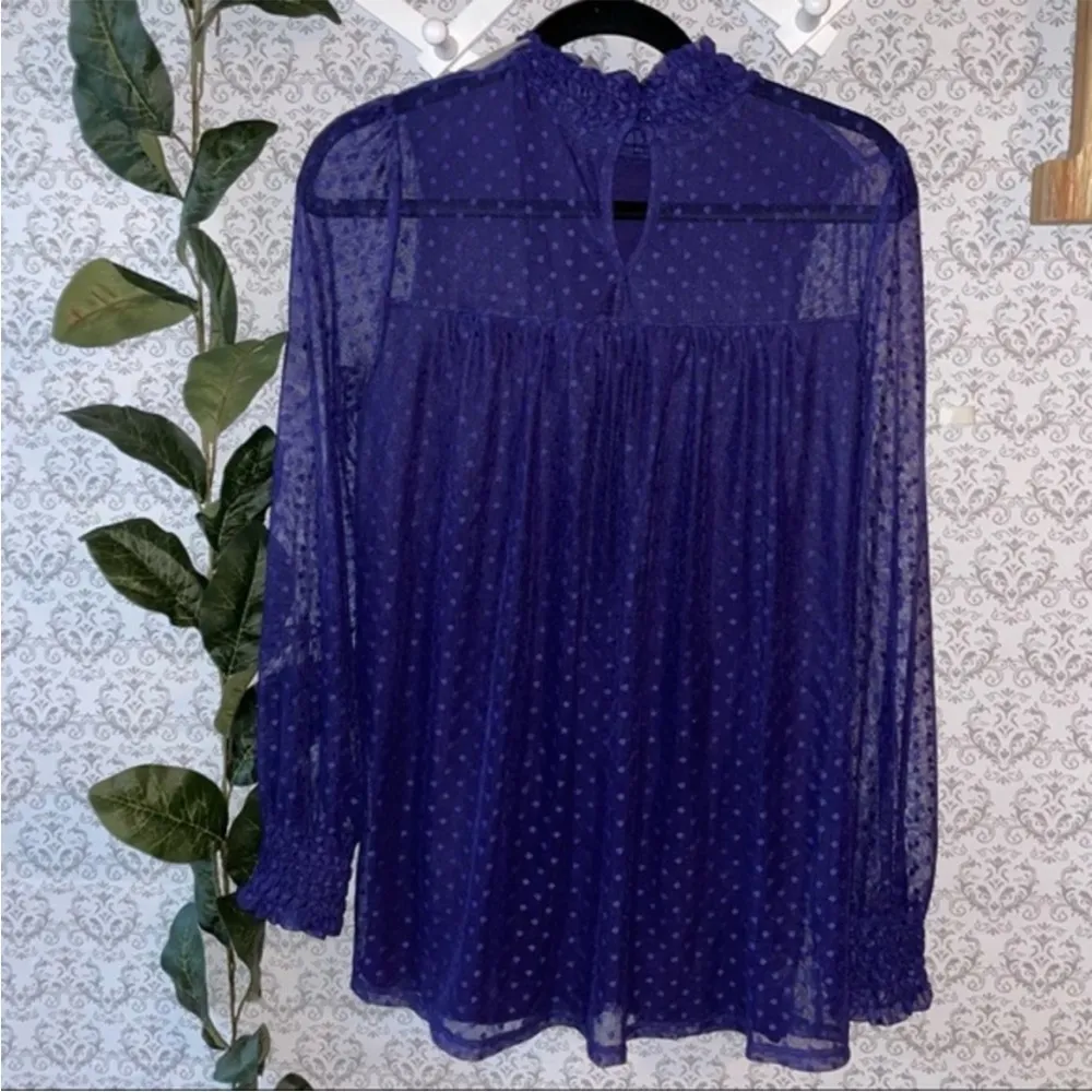 NWOT Kate & Mallory Women’s Lace Blue Blouse cuffed long sleeves Medium casual - Image 7