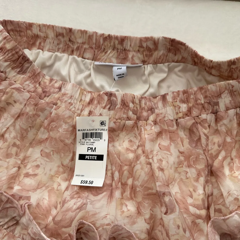 Chic Floral Ruffle Mini Skirt in Cream Tan Size undefined - Image 2