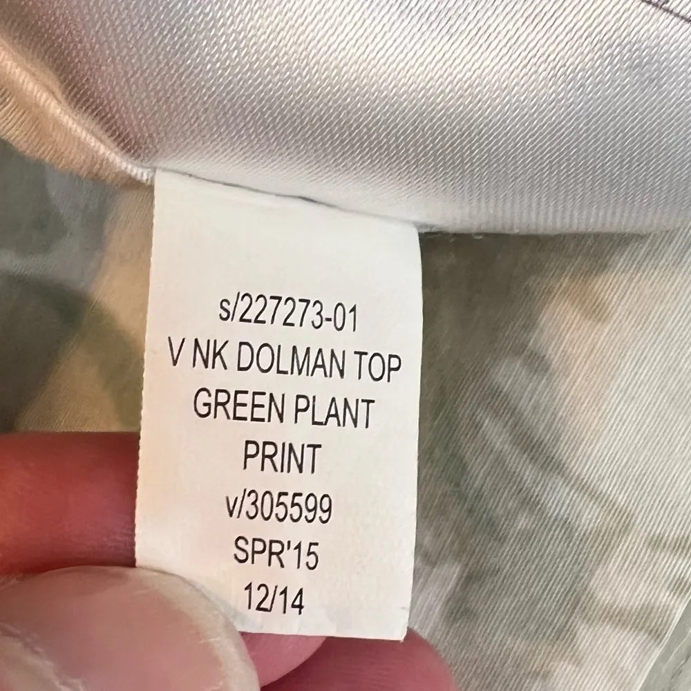 Gap  Lightweight Blouse Top V Neck Women’s Size Medium Oversized Beachy - Image 8