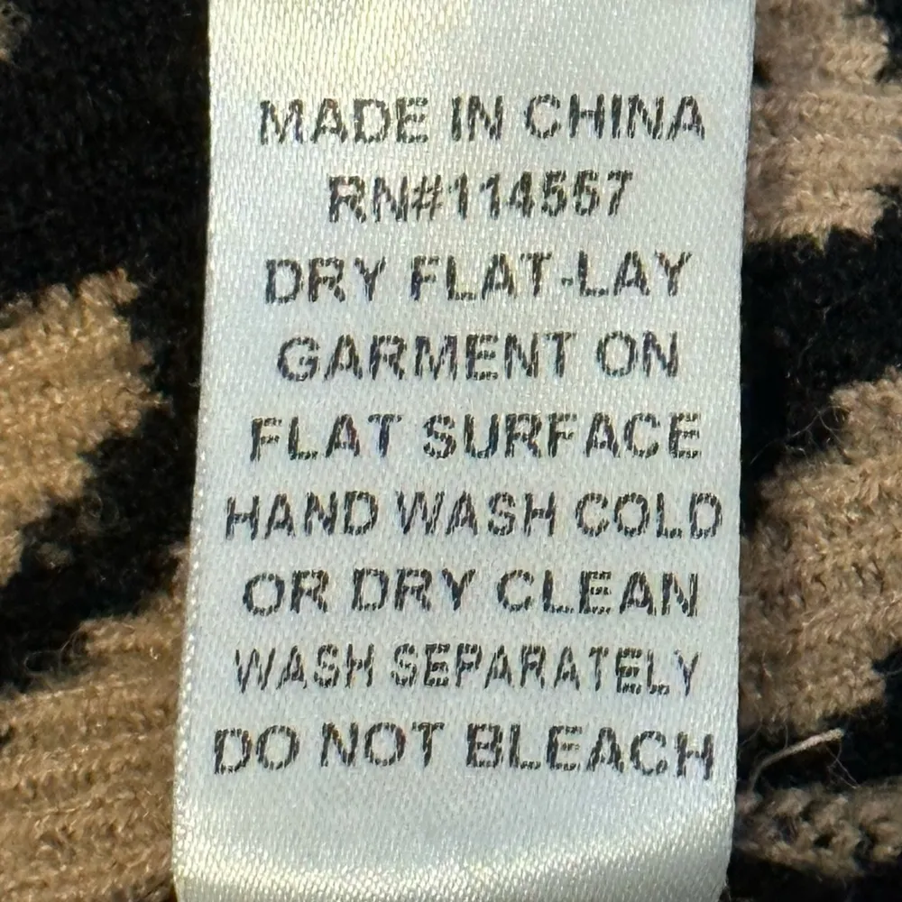 THML Leopard Print Sweatshirt Gray Contrast Sleeves Size Medium - Image 13