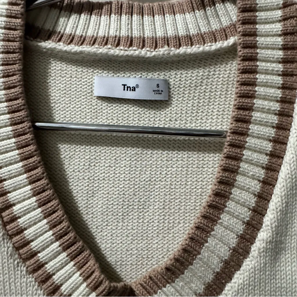 Aritzia TNA Sweater Vest size Small - Image 3