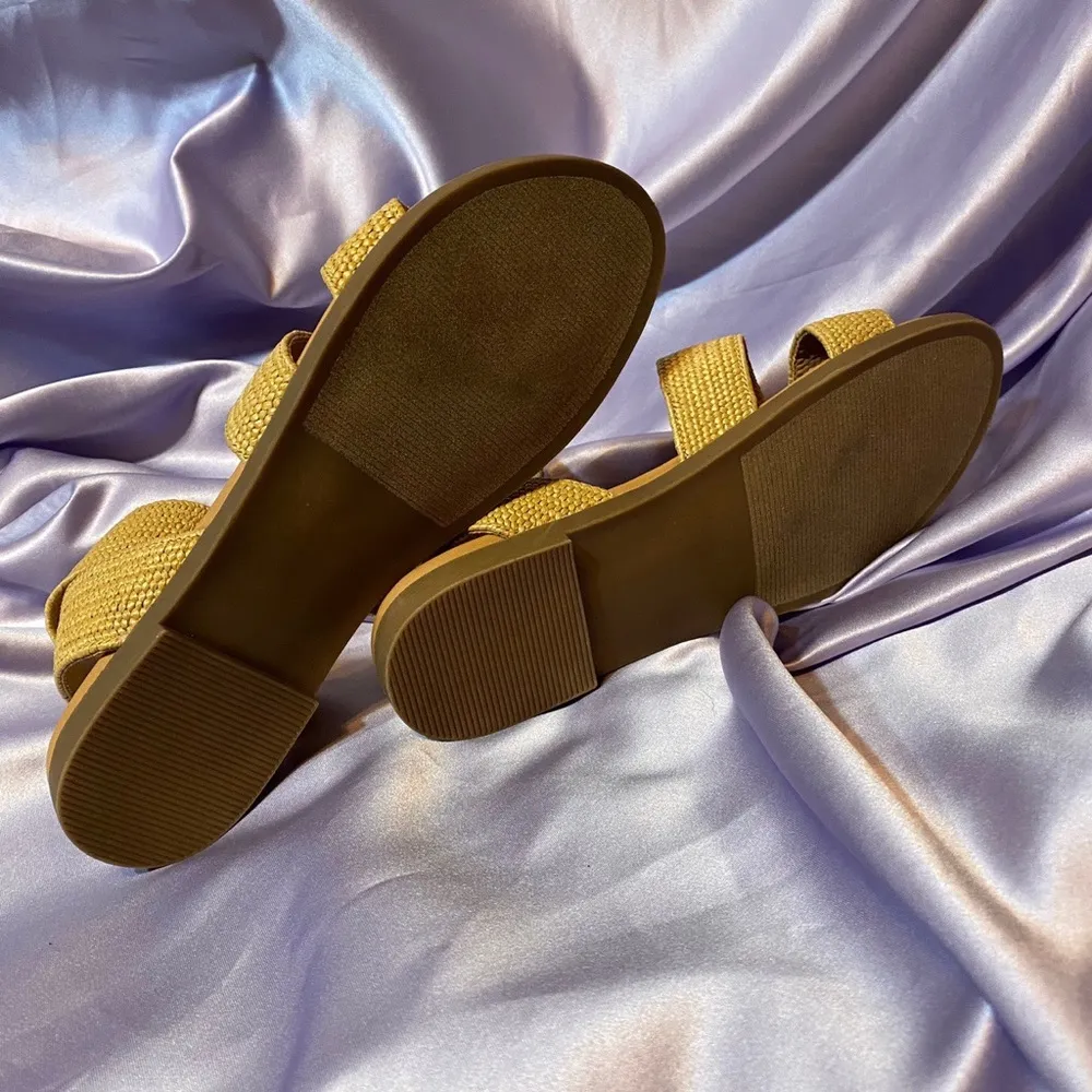 Steve Madden Effie Sandal Tagged a size 9 - Image 4