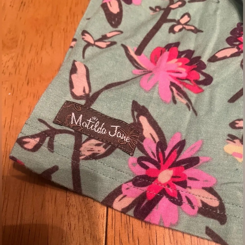 Weekend Away floral print tank top with lace trim, size Medium - Image 2