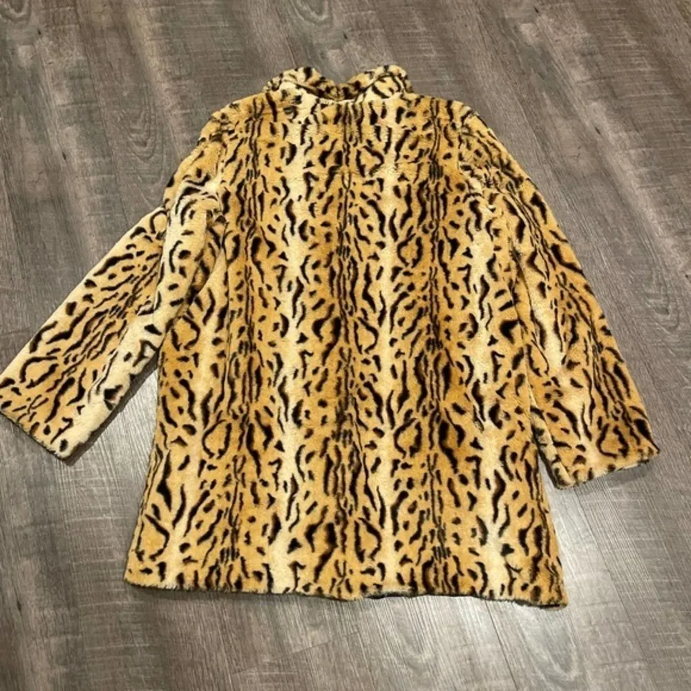 LOVE TOKEN FAUX FUR COAT - Image 8