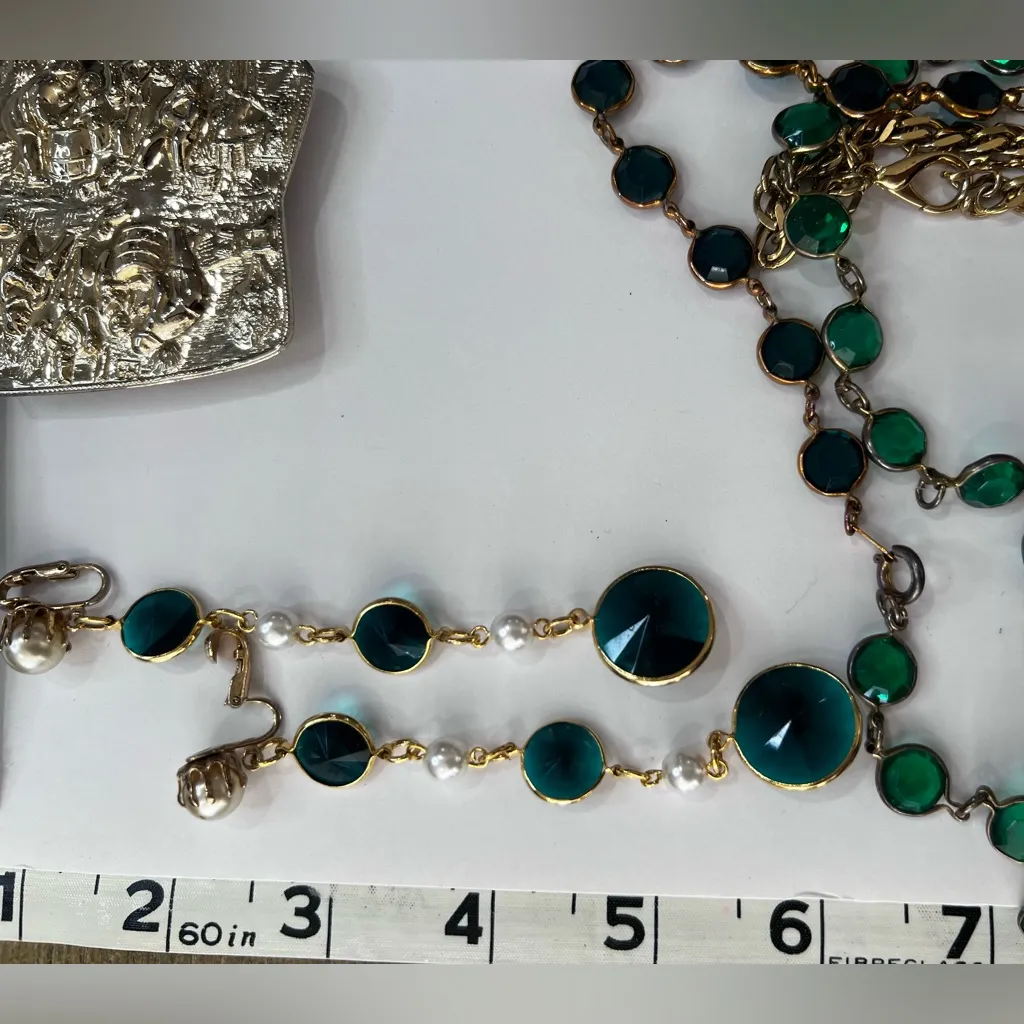 Elegant Gold and Green Dangle Earrings - Image 5