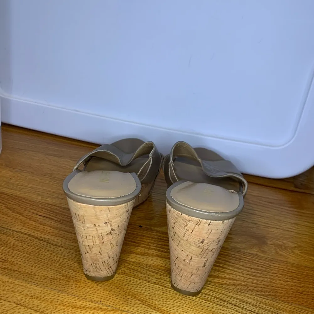 EUC Nine West Wedge Sandal - Image 4