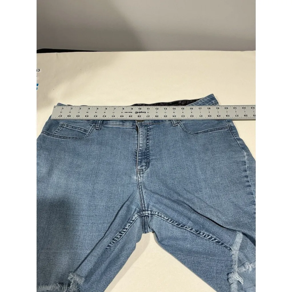 Lee Woman’s  Riders Denim Cut Off Shorts 18w Stretch Zip Front - Image 5