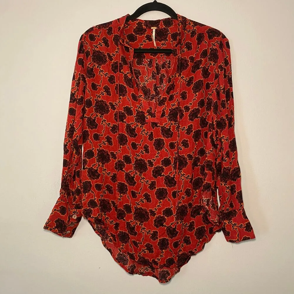 Free People Women's size XS Mia Tunic Red Floral V-neck Blouse Boho Pirate Top - Image 2