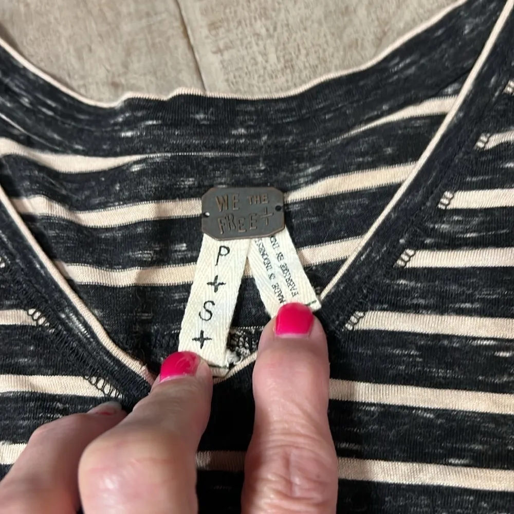 We The Free Small Striped Top T-shirt. Oversized Boxy Fit. V Neck 3/4 Sleeves - Image 3