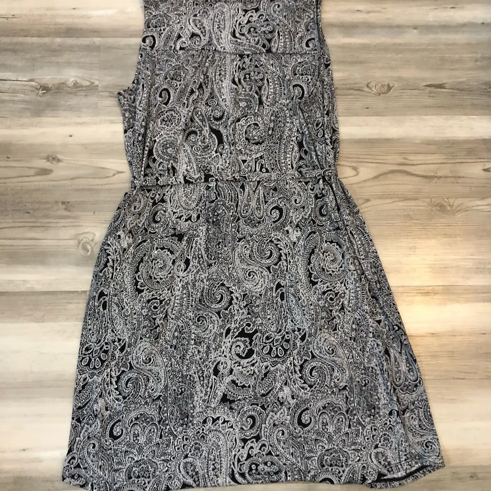 Banana Republic Size Medium Very Stretchy Dress w/detachable belt - Image 2