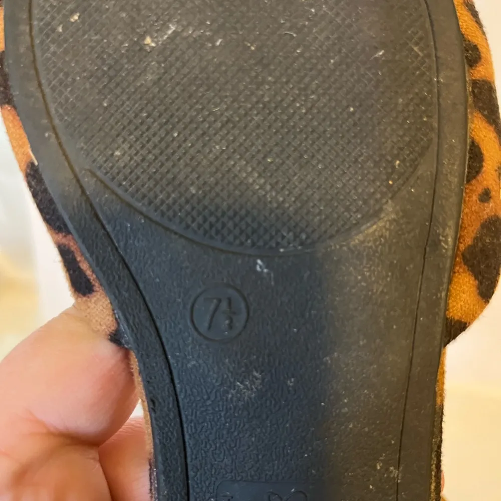 LOVE MARK 7.5 LEOPARD SUEDE ANKLE STRAP FLATS POINTY TOE BOX - Image 8