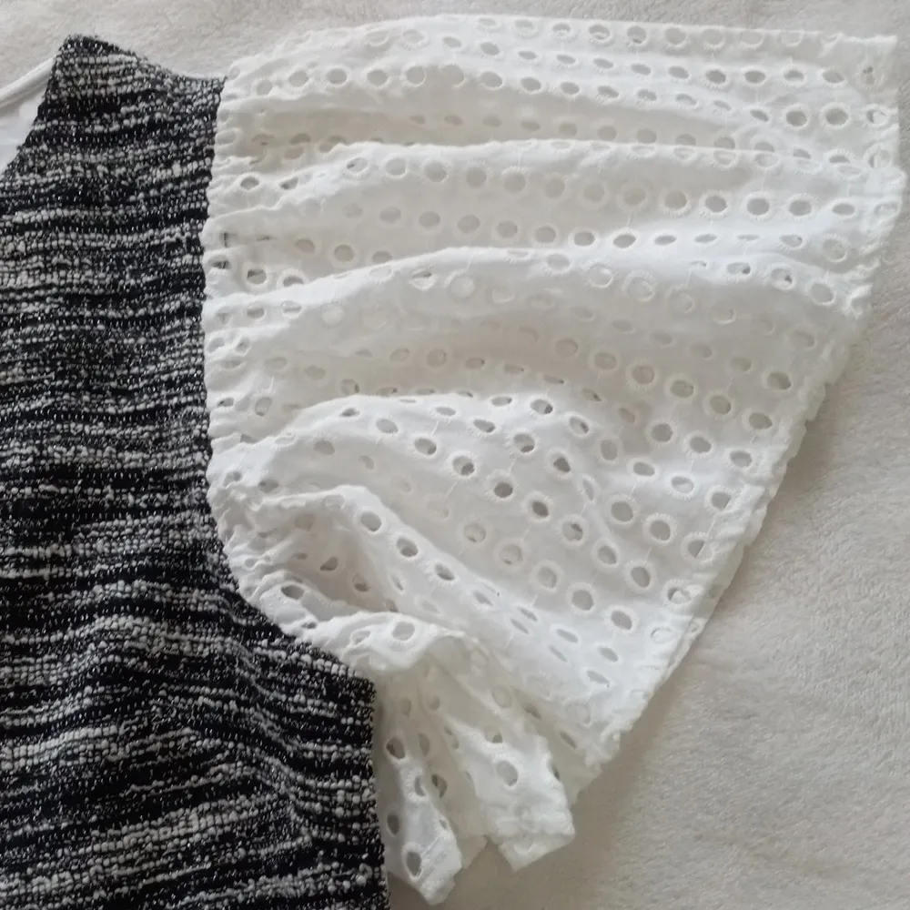 Badgley Mischka Black & White Tweed Boucle Mixed Media Eyelet Sleeve Blouse NWT - Image 10