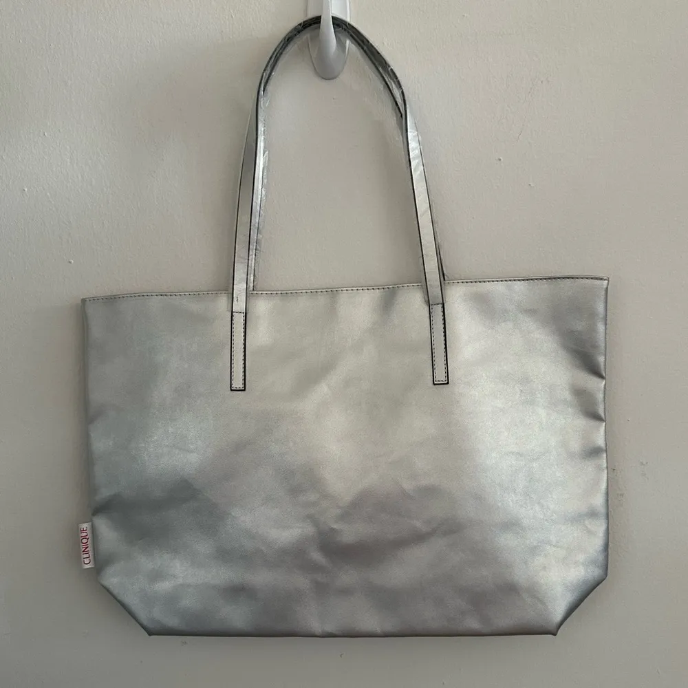 Clinique Shiny Silver Shoulder Bag New - Image 2