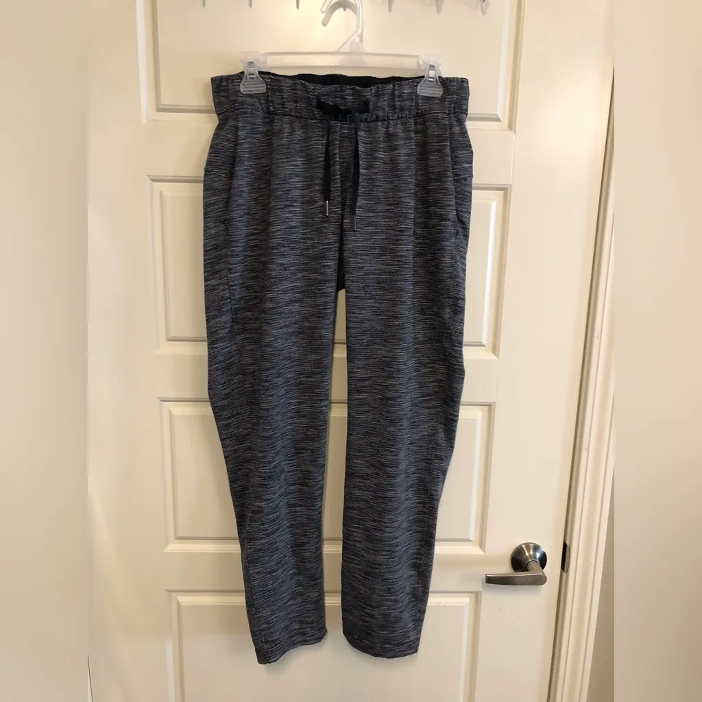 Lululemon On the Fly 7/8 Pants Striped Gray Pull On Size 6 - Image 5