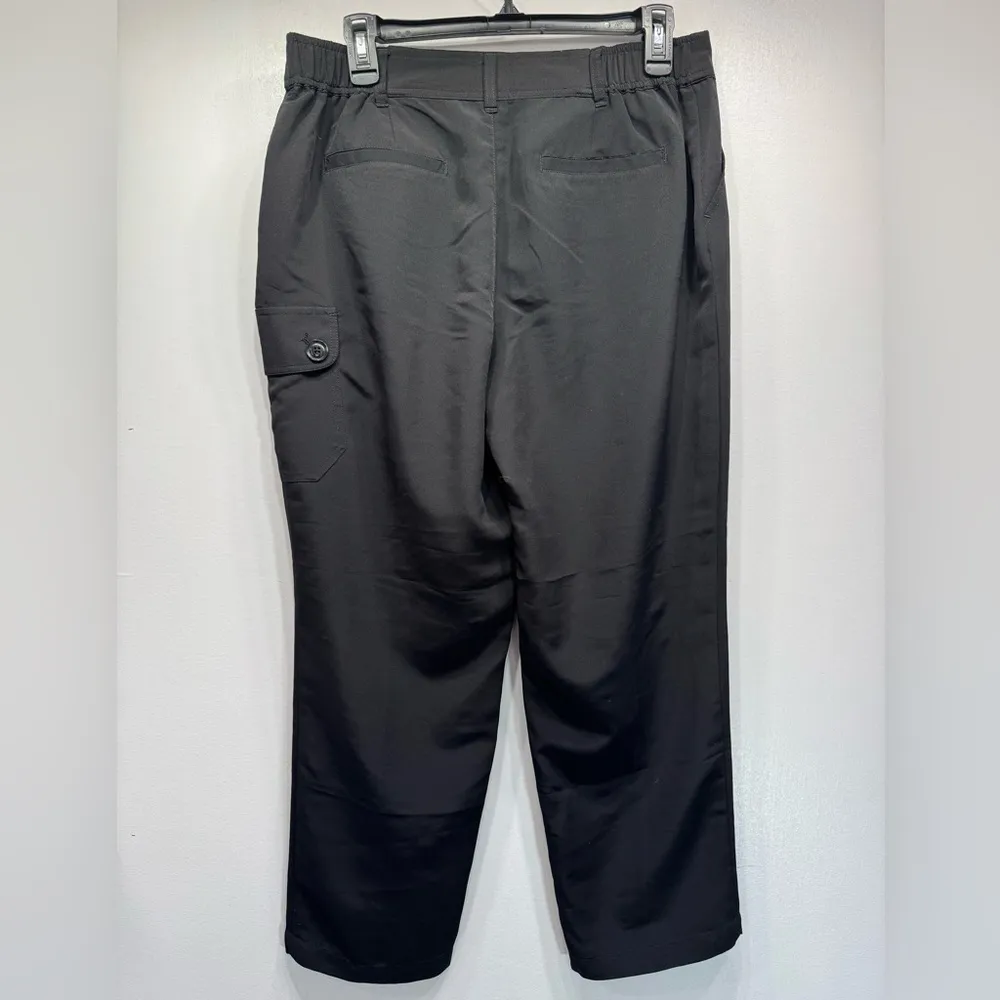 Chico’s Black Cropped Cargo Ankle Pants Lightweight and Silky Comfort Waistband - Image 4