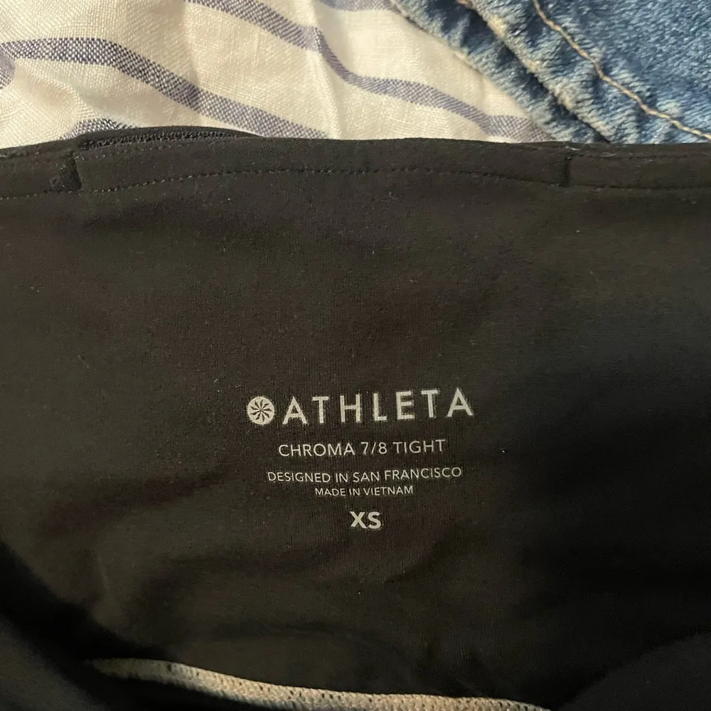 Athleta Chroma 7/8 Tight Leggings in Powervita Black/ Quail | XS - Image 6