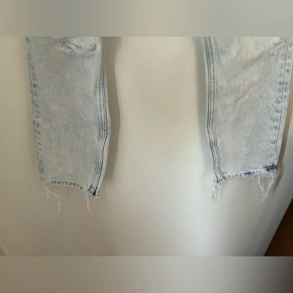 Abercrombie high rise distressed mom jeans 00S 100% cotton - Image 6