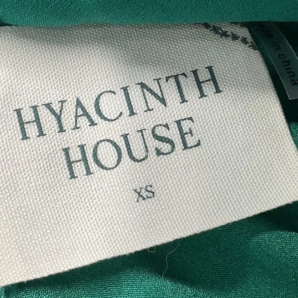 Tuckernuck Hyacinth House Genevieve Ruched Puff Sleeve Mini Dress in Emerald - Image 5