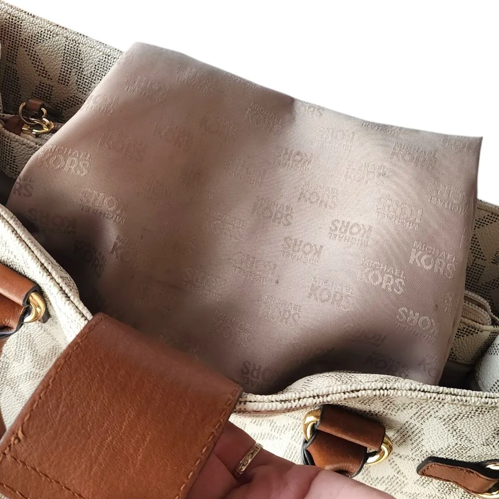 Michael Kors Cream Tote and Wallet Set - Image 7