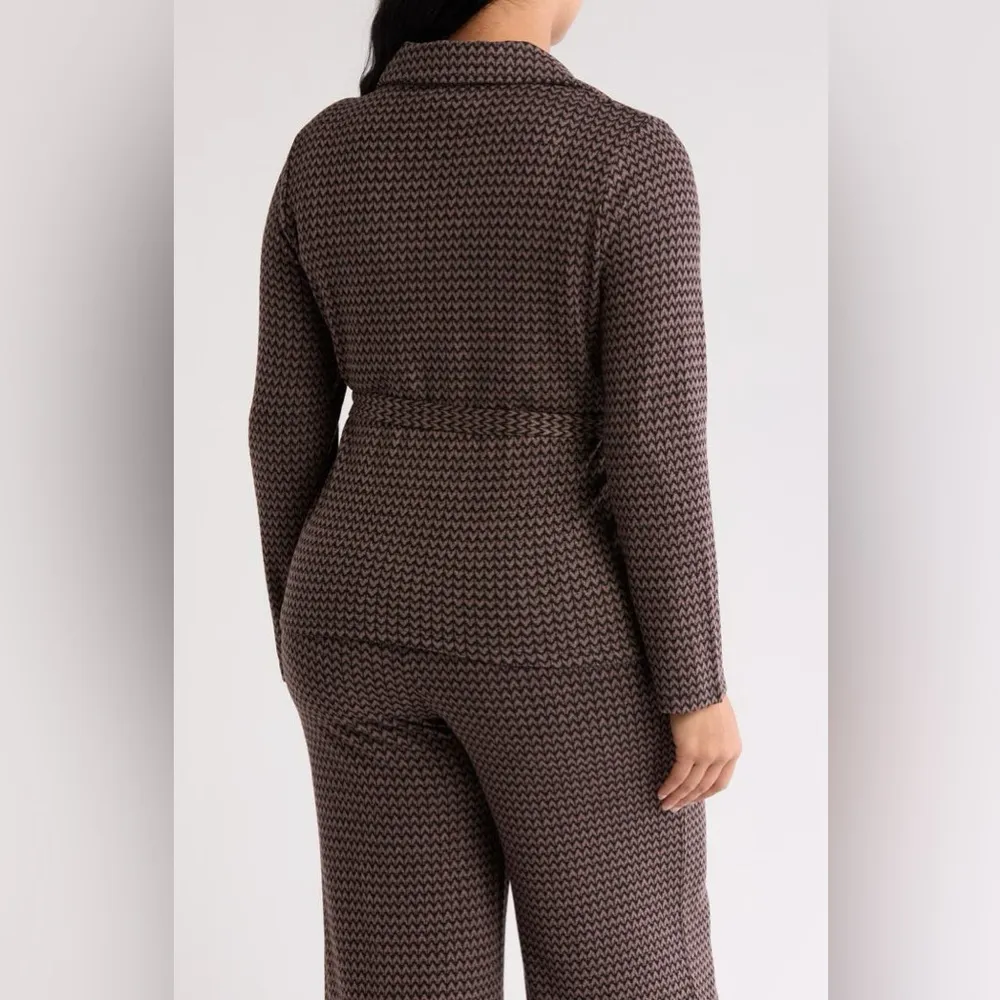 BOBEAU JACQUARD LONG SLEEVE KNIT COLLAR FAUX WRAP TOP in Brown and Black - Image 4