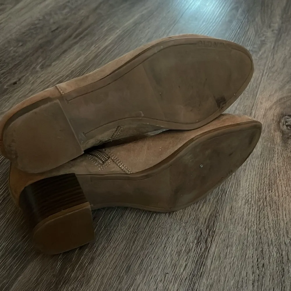 Old Navy Heeled Ankle Boots Size 6 - Image 14