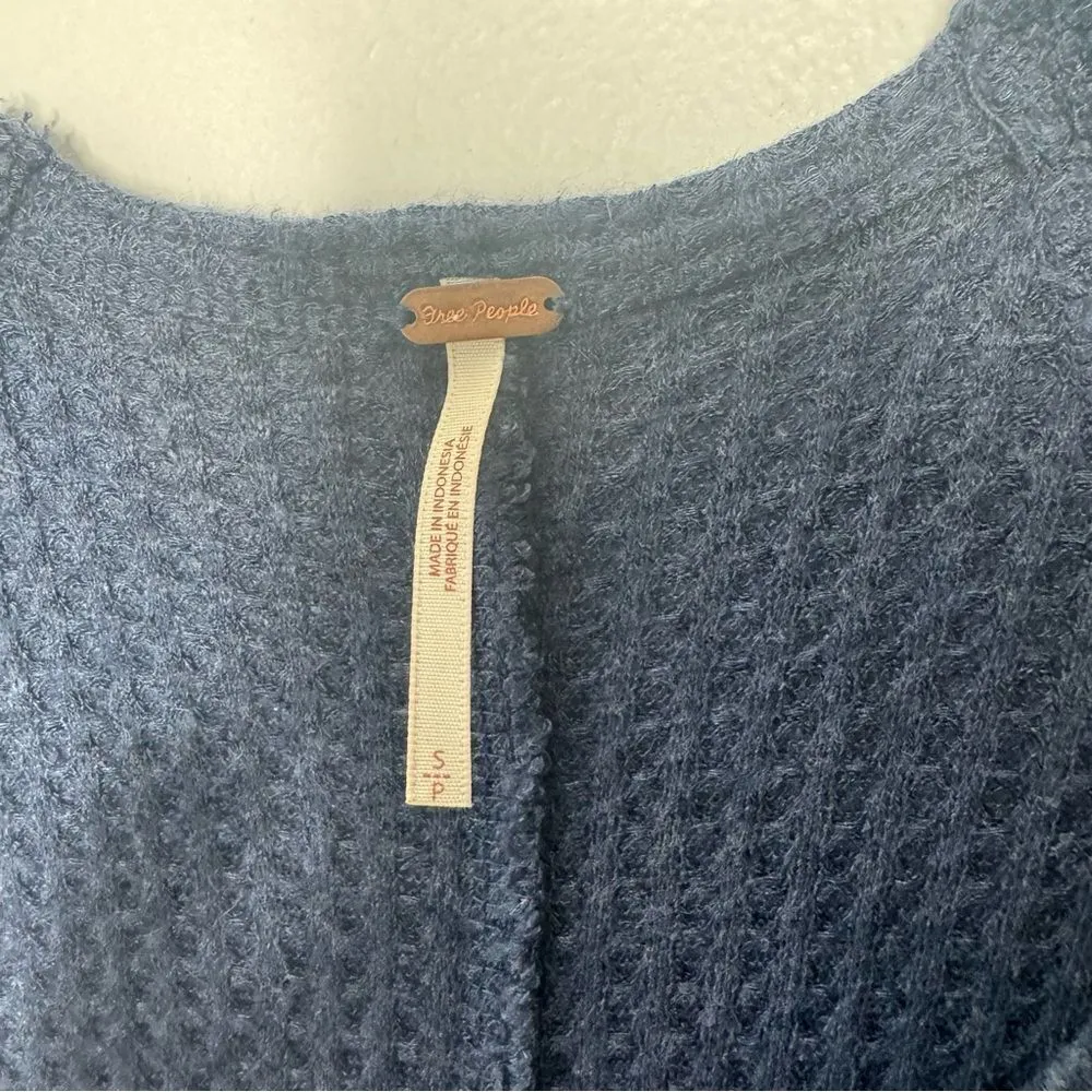 Free People navy blouse size small - Image 3