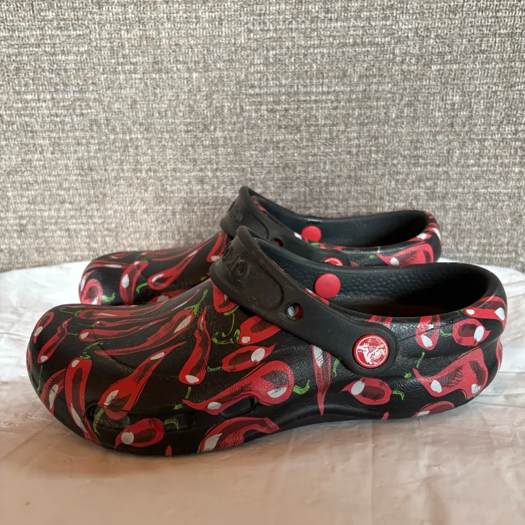 Crocs Bistro Clog Red Hot Chili Pepper Print Black Slip On Shoes Men 4 Womens 6 - Image 4
