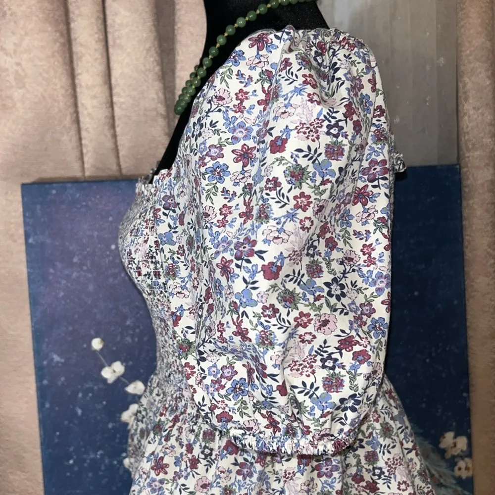 Size M Floral Cropped Blouse - Image 5