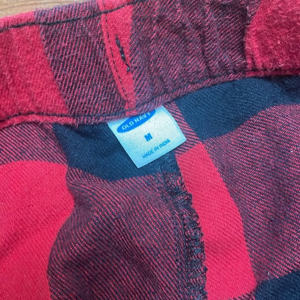 Old Navy Women’s buffalo plas Red/black Pajamas size med - Image 4