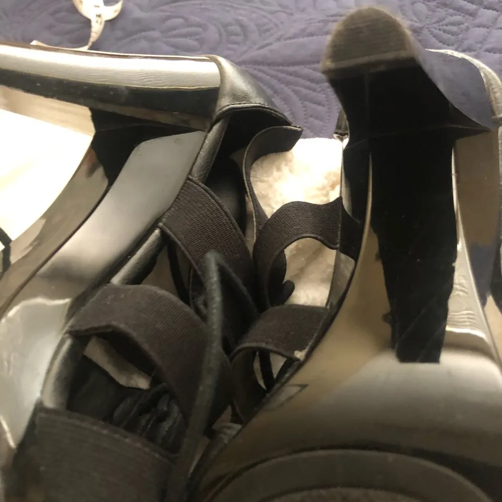 Apt. 9 Black Strappy Tie Up Heels sz 7 - Image 10