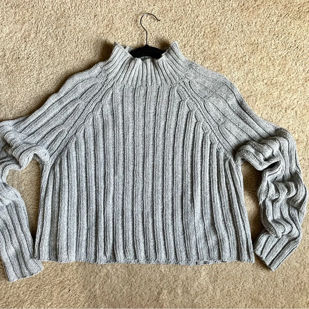 American Eagle  Soft Gray Sherpa Pullover - Image 3
