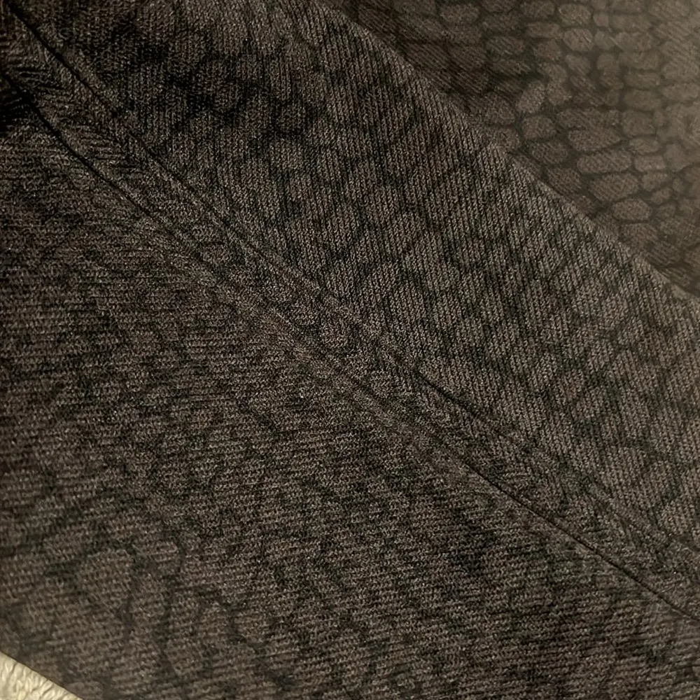 SPANX Women's Size  large Brown Croc Print Look at Me Now Seamless Leggings - Image 4