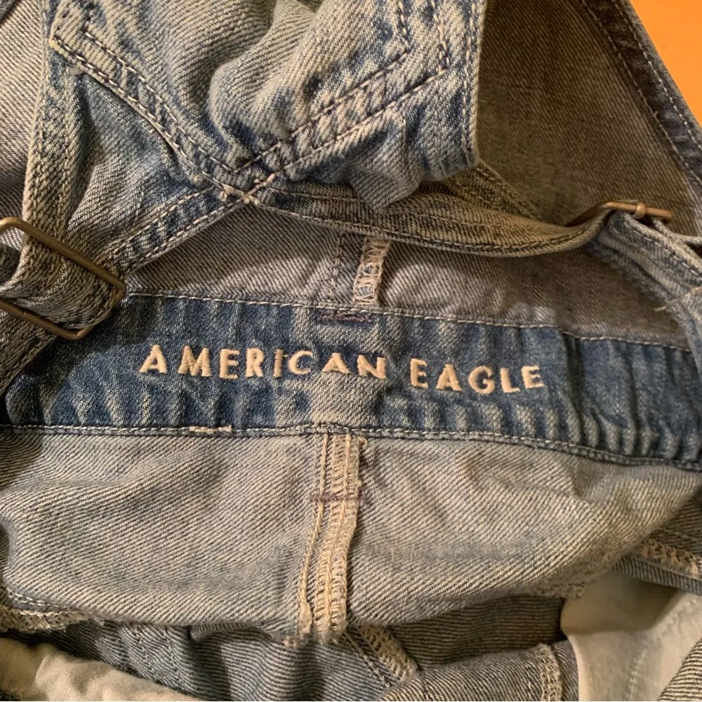 American Eagle  Distressed Patchwork Denim Tomboy Shortalls Size Small - Image 5
