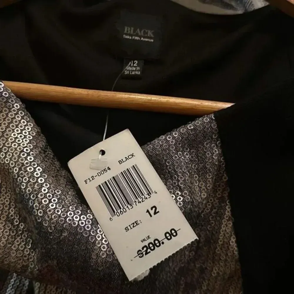 NEW WITH TAGS SAKS fifth Avenue Black LabelSequins Cocktail Shift Dress‎ Size 12 - Image 2